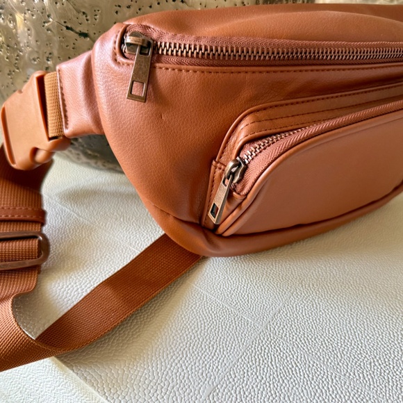 Kibou Travel Diaper Bag- Brown Fanny Pack - Picture 2 of 8